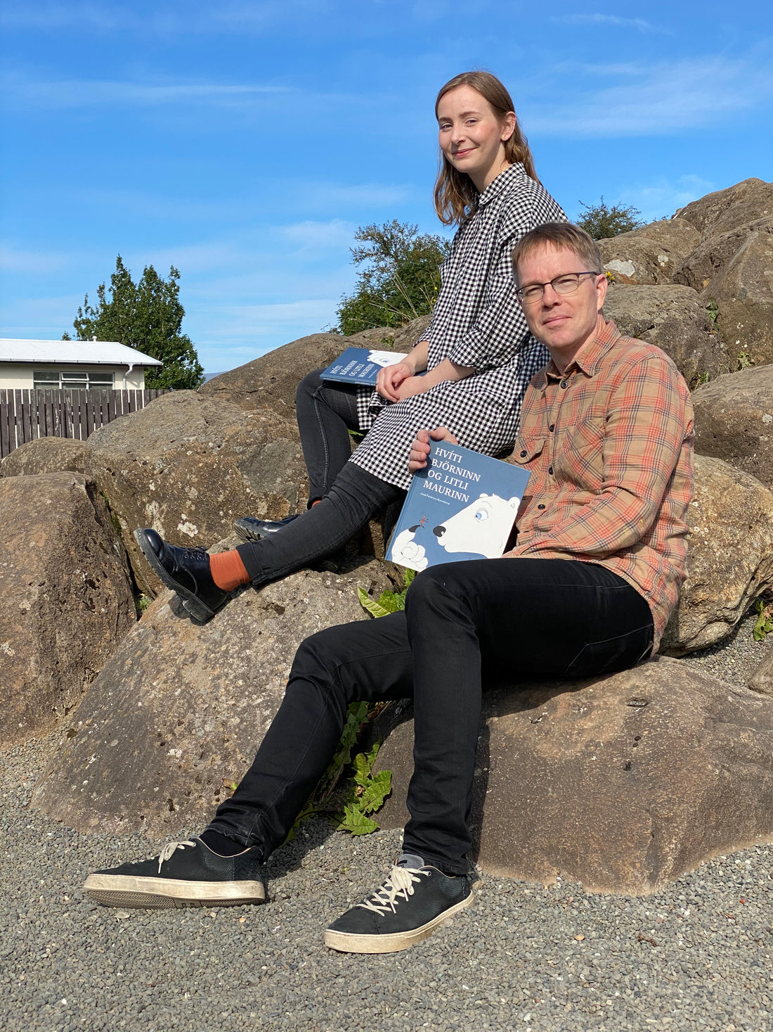 Hvíti björninn og litli maurinn er komin út!